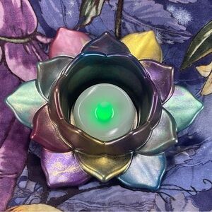 Chameleon resin lotus candle holder